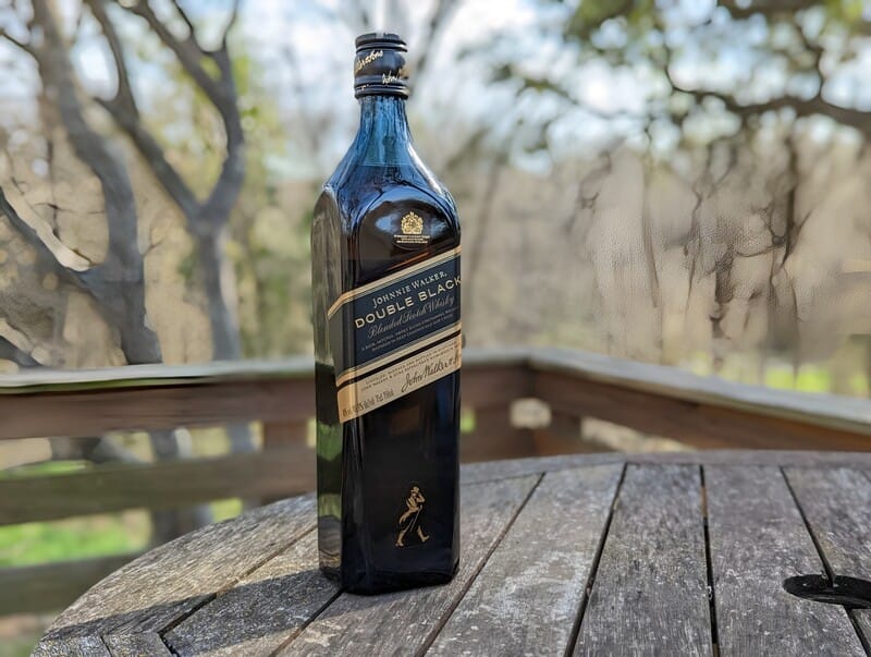 đặc điểm thiết kế chai rượu johnnie walker double black