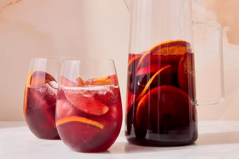 Cách pha chế Sangria Cocktail chuẩn vị, tươi mát ngày hè 1 cach pha che sangria cocktail