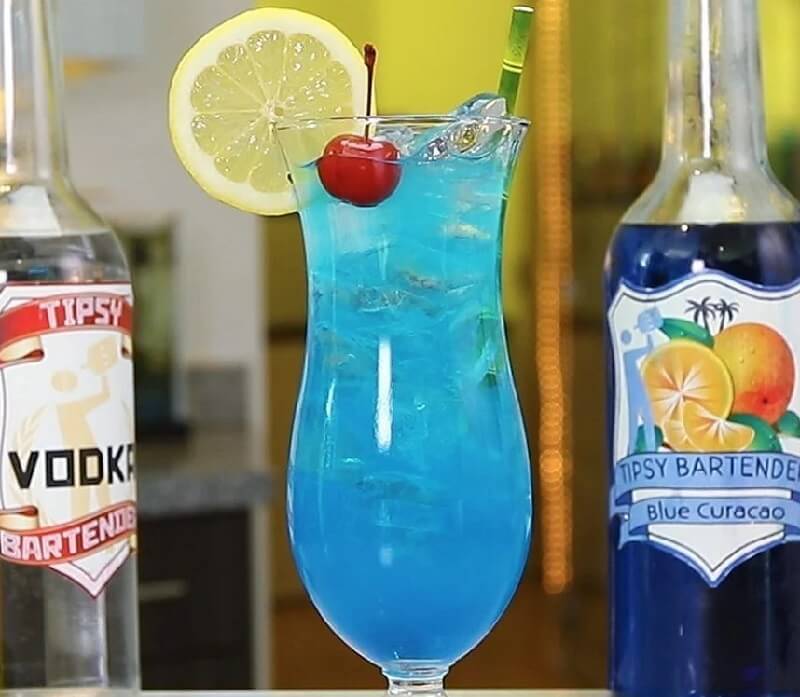 Cách làm Cocktail Blue Lagoon màu xanh ngon đơn giản 3 Cach lam Cocktail Blue Lagoon 3