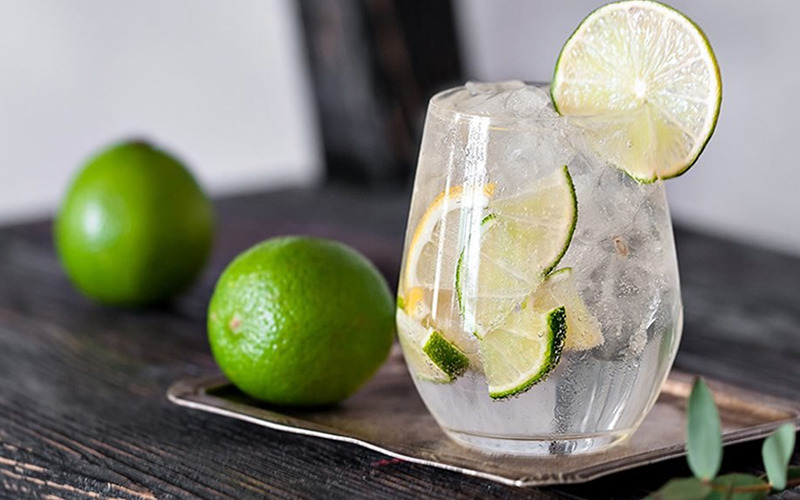 Pha rượu Cocktail Vodka Tonic