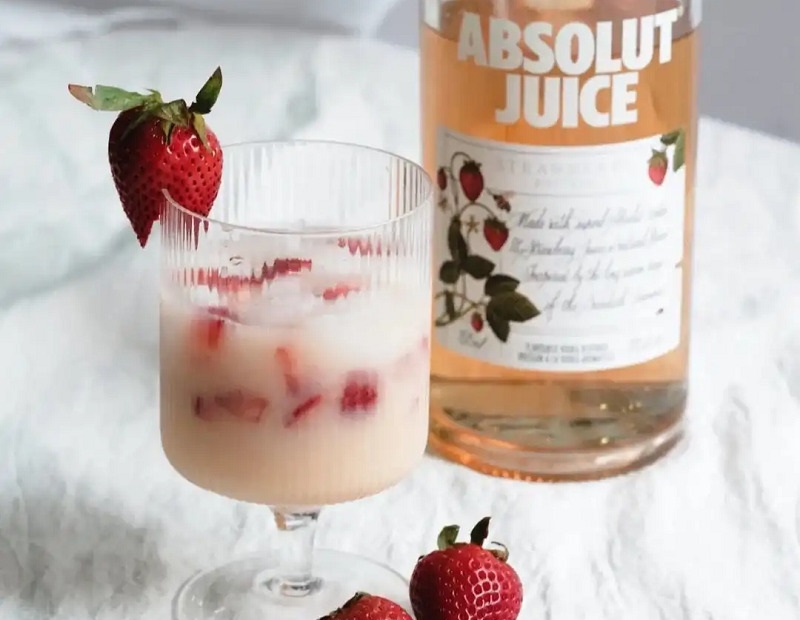 9 Cách pha rượu Vodka với nước ngọt ngon và dễ làm 8 Rượu Vodka pha với Yakult