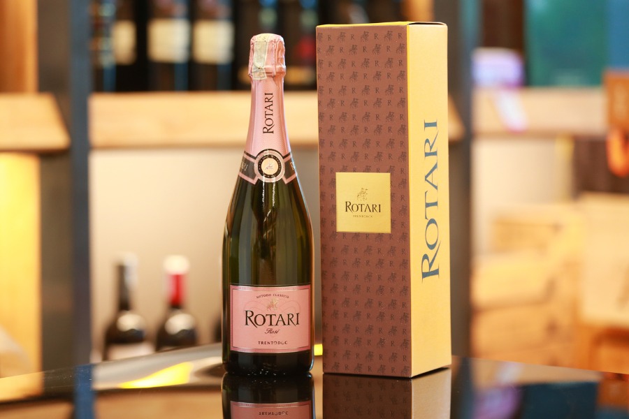 Rượu Vang Nổ Rotari Brut Rose
