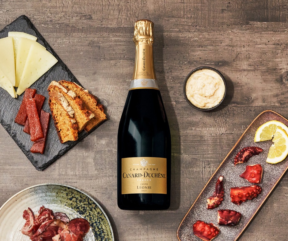 Rượu Champagne Canard-Duchene Leonie Cuvee Brut 1.5L