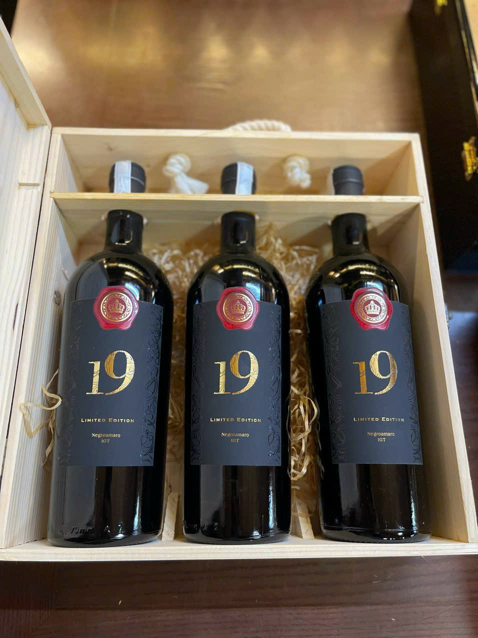 Rượu Vang 19 Limited Edition Negroamaro IGP 2 Rượu Vang 19 Limited Edition Negroamaro IGP