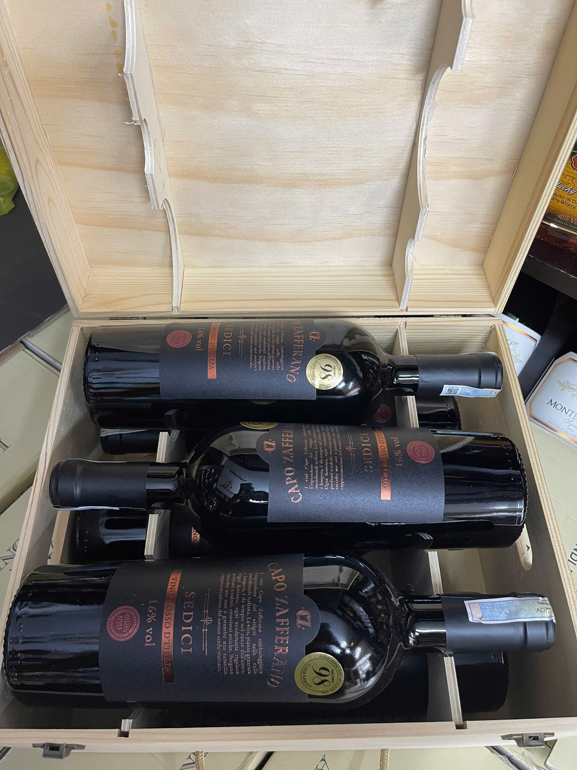 ruou vang capo zafferano sedici rosso 1